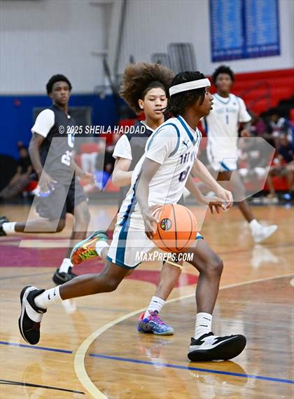 Thumbnail 3 in Gibbs vs Tre Mann  (Hoopvibe - Preseason) photogallery.