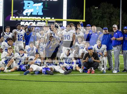 Thumbnail 2 in Barbers Hill vs. Anderson (UIL Football 5A D1 Area) photogallery.