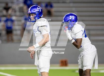 Thumbnail 2 in Barbers Hill vs. Anderson (UIL Football 5A D1 Area) photogallery.