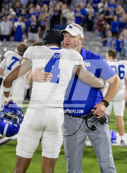 Thumbnail 3 in Barbers Hill vs. Anderson (UIL Football 5A D1 Area) photogallery.