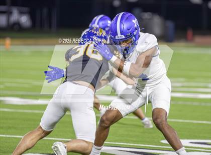 Thumbnail 3 in Barbers Hill vs. Anderson (UIL Football 5A D1 Area) photogallery.