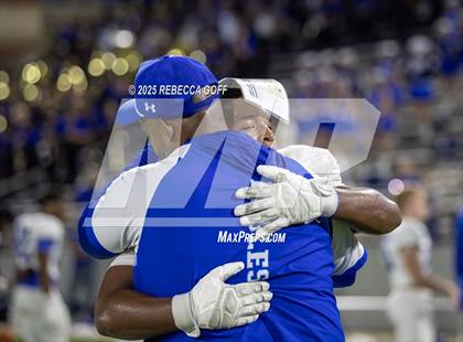 Thumbnail 3 in Barbers Hill vs. Anderson (UIL Football 5A D1 Area) photogallery.