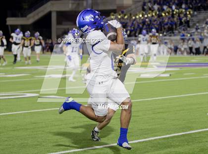 Thumbnail 1 in Barbers Hill vs. Anderson (UIL Football 5A D1 Area) photogallery.