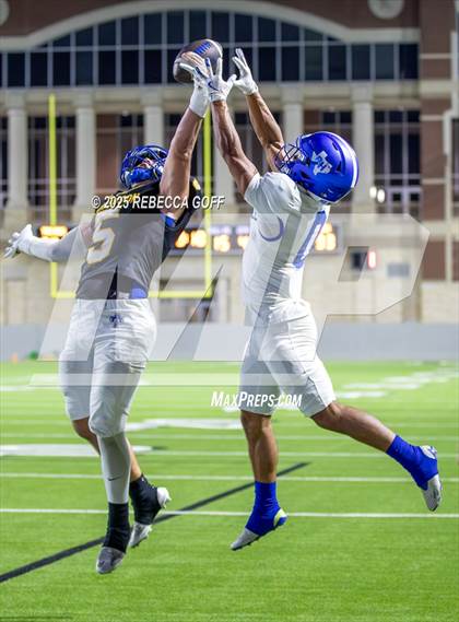 Thumbnail 1 in Barbers Hill vs. Anderson (UIL Football 5A D1 Area) photogallery.