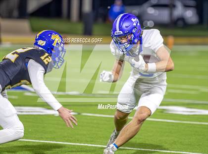 Thumbnail 2 in Barbers Hill vs. Anderson (UIL Football 5A D1 Area) photogallery.