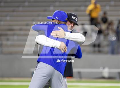 Thumbnail 3 in Barbers Hill vs. Anderson (UIL Football 5A D1 Area) photogallery.