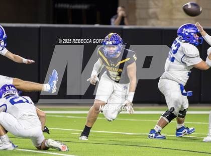 Thumbnail 2 in Barbers Hill vs. Anderson (UIL Football 5A D1 Area) photogallery.