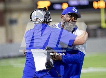 Thumbnail 3 in Barbers Hill vs. Anderson (UIL Football 5A D1 Area) photogallery.
