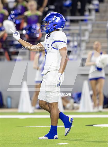 Thumbnail 2 in Barbers Hill vs. Anderson (UIL Football 5A D1 Area) photogallery.