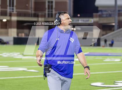 Thumbnail 3 in Barbers Hill vs. Anderson (UIL Football 5A D1 Area) photogallery.