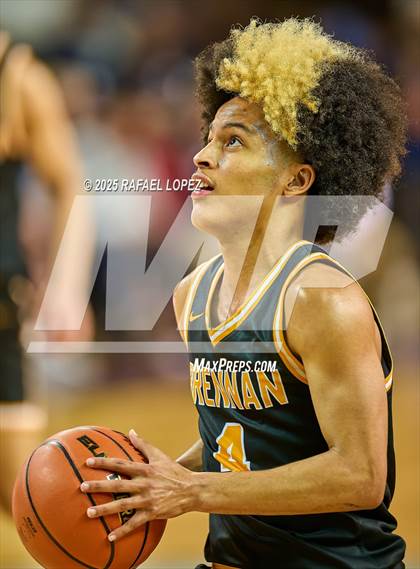 Thumbnail 2 in Brennan vs. Bellaire (UIL 6A D1 Basketball Semifinal) photogallery.