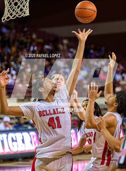 Thumbnail 1 in Brennan vs. Bellaire (UIL 6A D1 Basketball Semifinal) photogallery.