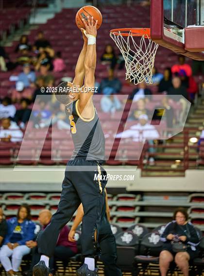 Thumbnail 1 in Brennan vs. Bellaire (UIL 6A D1 Basketball Semifinal) photogallery.