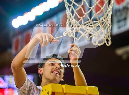 Thumbnail 1 in Brennan vs. Bellaire (UIL 6A D1 Basketball Semifinal) photogallery.