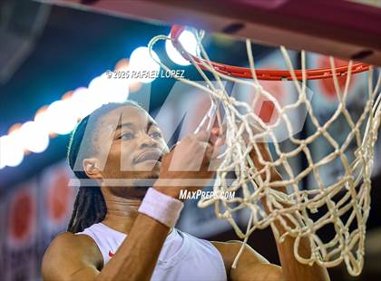 Thumbnail 2 in Brennan vs. Bellaire (UIL 6A D1 Basketball Semifinal) photogallery.