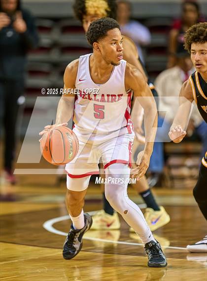 Thumbnail 2 in Brennan vs. Bellaire (UIL 6A D1 Basketball Semifinal) photogallery.