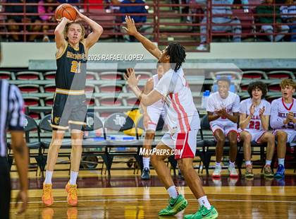 Thumbnail 2 in Brennan vs. Bellaire (UIL 6A D1 Basketball Semifinal) photogallery.