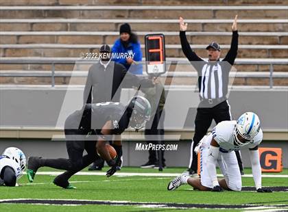 Thumbnail 3 in Fort Bend Hightower vs King (UIL 6A D2 Regional) photogallery.