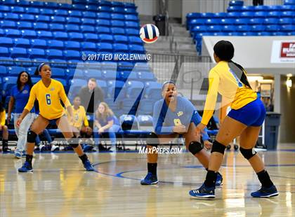 Thumbnail 2 in Fayetteville vs North Little Rock (AAA 7A 2nd Round Playoff) photogallery.