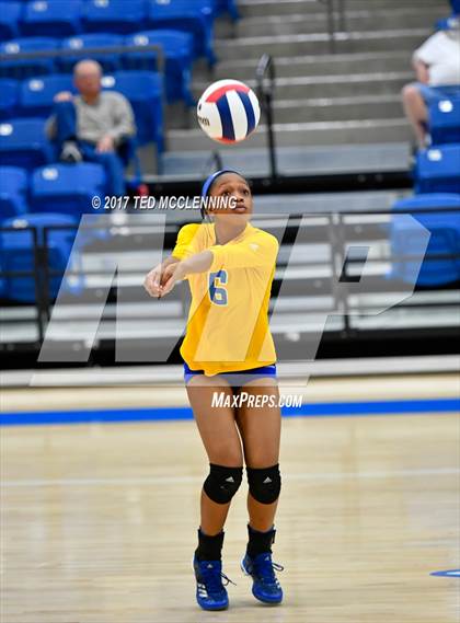 Thumbnail 1 in Fayetteville vs North Little Rock (AAA 7A 2nd Round Playoff) photogallery.