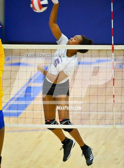 Thumbnail 1 in Fayetteville vs North Little Rock (AAA 7A 2nd Round Playoff) photogallery.