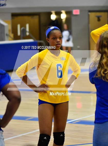 Thumbnail 1 in Fayetteville vs North Little Rock (AAA 7A 2nd Round Playoff) photogallery.