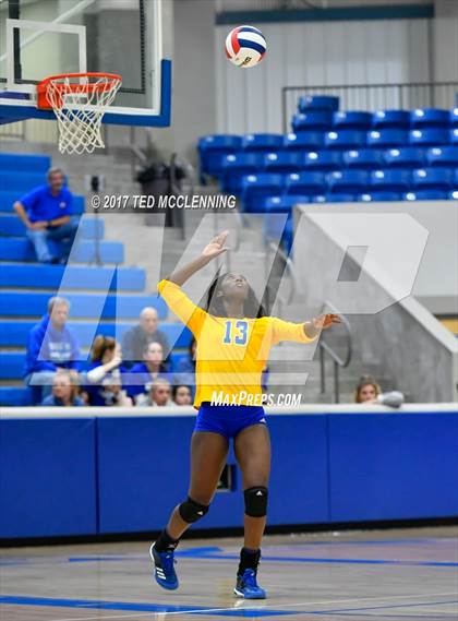 Thumbnail 1 in Fayetteville vs North Little Rock (AAA 7A 2nd Round Playoff) photogallery.