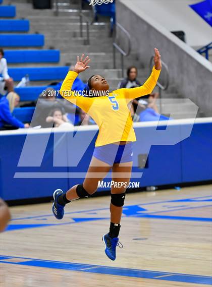 Thumbnail 2 in Fayetteville vs North Little Rock (AAA 7A 2nd Round Playoff) photogallery.