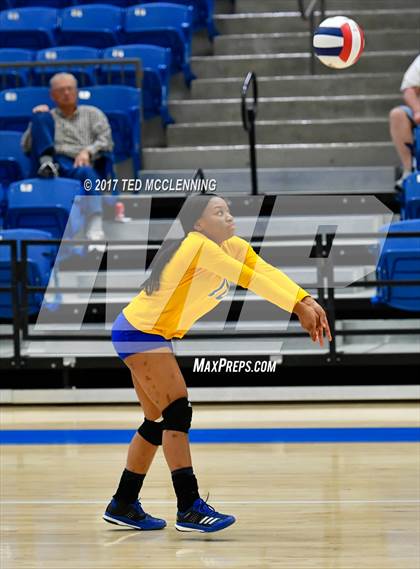 Thumbnail 1 in Fayetteville vs North Little Rock (AAA 7A 2nd Round Playoff) photogallery.