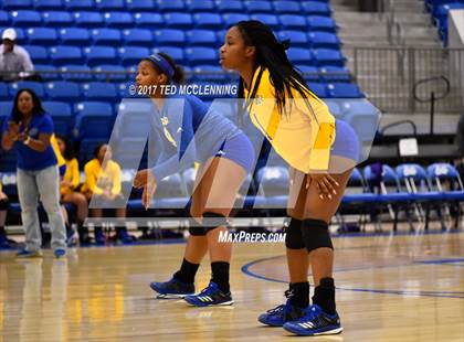 Thumbnail 1 in Fayetteville vs North Little Rock (AAA 7A 2nd Round Playoff) photogallery.