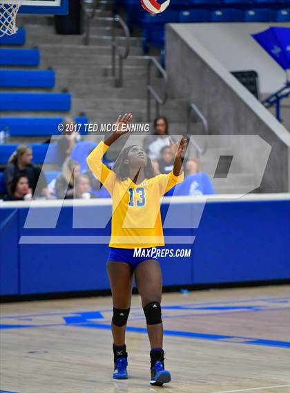 Thumbnail 3 in Fayetteville vs North Little Rock (AAA 7A 2nd Round Playoff) photogallery.