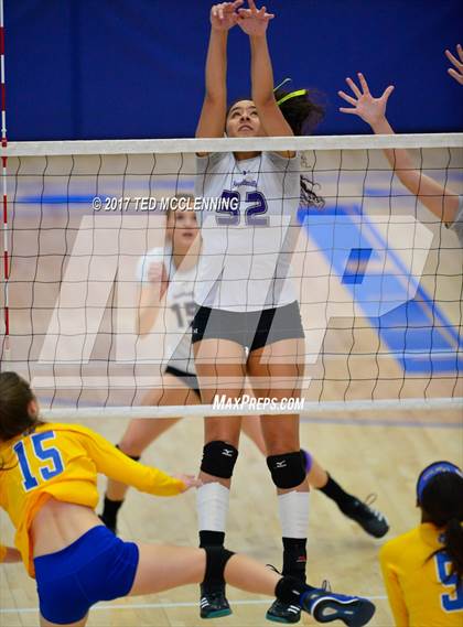 Thumbnail 1 in Fayetteville vs North Little Rock (AAA 7A 2nd Round Playoff) photogallery.