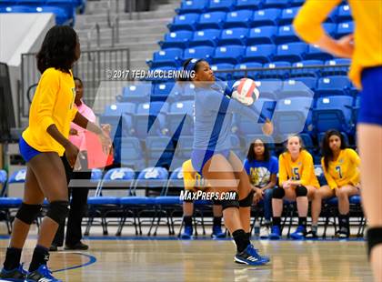 Thumbnail 2 in Fayetteville vs North Little Rock (AAA 7A 2nd Round Playoff) photogallery.