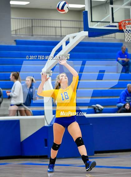 Thumbnail 2 in Fayetteville vs North Little Rock (AAA 7A 2nd Round Playoff) photogallery.