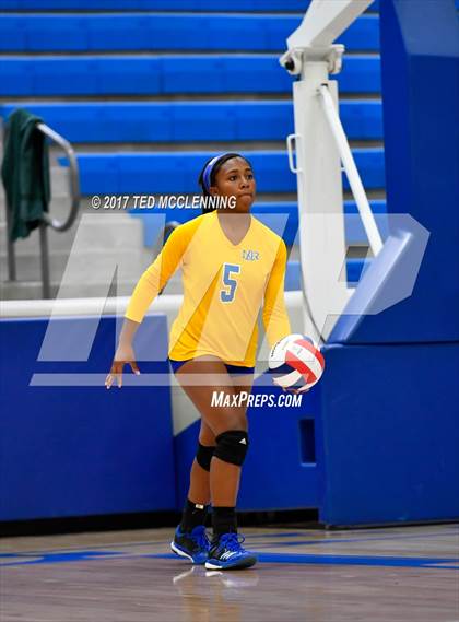 Thumbnail 2 in Fayetteville vs North Little Rock (AAA 7A 2nd Round Playoff) photogallery.