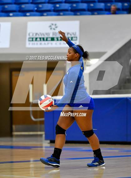 Thumbnail 3 in Fayetteville vs North Little Rock (AAA 7A 2nd Round Playoff) photogallery.
