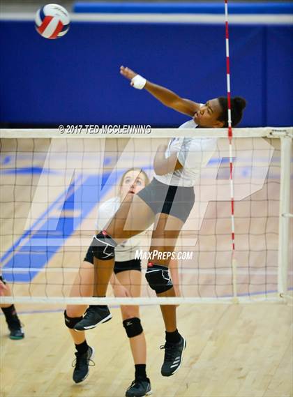 Thumbnail 1 in Fayetteville vs North Little Rock (AAA 7A 2nd Round Playoff) photogallery.