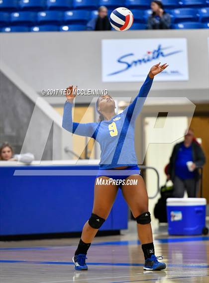 Thumbnail 2 in Fayetteville vs North Little Rock (AAA 7A 2nd Round Playoff) photogallery.