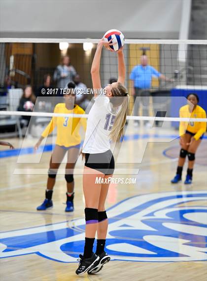 Thumbnail 2 in Fayetteville vs North Little Rock (AAA 7A 2nd Round Playoff) photogallery.