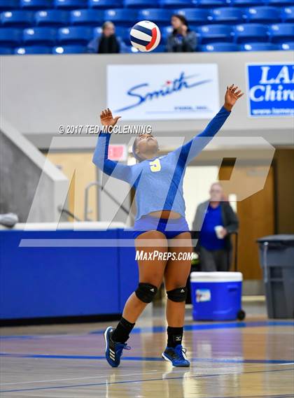 Thumbnail 1 in Fayetteville vs North Little Rock (AAA 7A 2nd Round Playoff) photogallery.