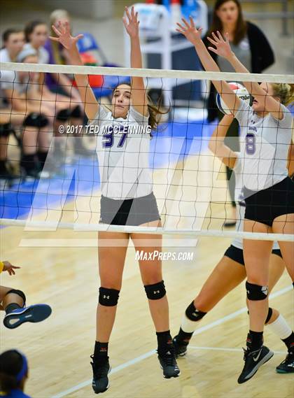 Thumbnail 2 in Fayetteville vs North Little Rock (AAA 7A 2nd Round Playoff) photogallery.