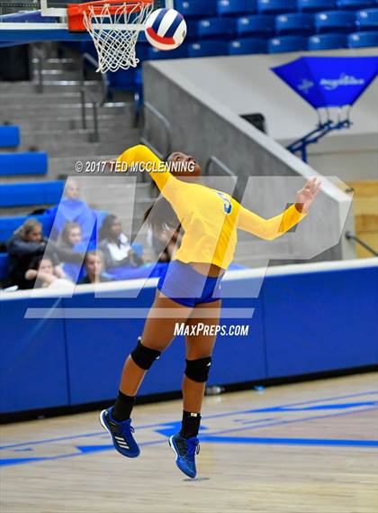 Thumbnail 3 in Fayetteville vs North Little Rock (AAA 7A 2nd Round Playoff) photogallery.