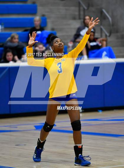 Thumbnail 1 in Fayetteville vs North Little Rock (AAA 7A 2nd Round Playoff) photogallery.