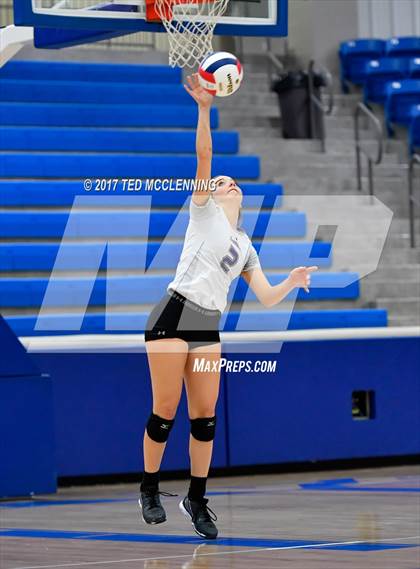 Thumbnail 1 in Fayetteville vs North Little Rock (AAA 7A 2nd Round Playoff) photogallery.