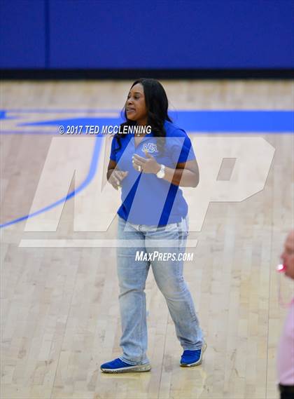 Thumbnail 2 in Fayetteville vs North Little Rock (AAA 7A 2nd Round Playoff) photogallery.