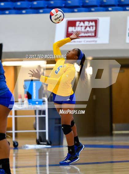 Thumbnail 3 in Fayetteville vs North Little Rock (AAA 7A 2nd Round Playoff) photogallery.