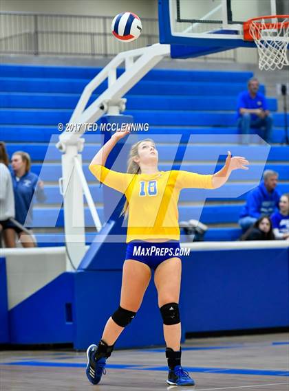 Thumbnail 3 in Fayetteville vs North Little Rock (AAA 7A 2nd Round Playoff) photogallery.