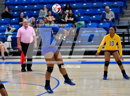 Thumbnail 2 in Fayetteville vs North Little Rock (AAA 7A 2nd Round Playoff) photogallery.