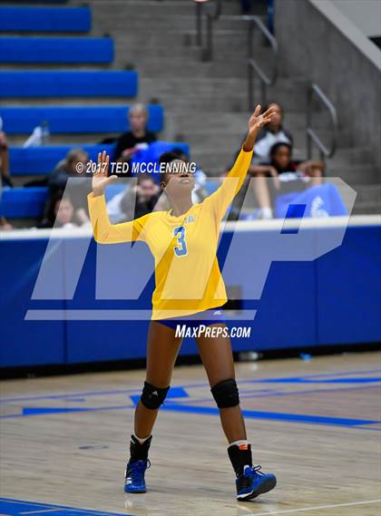 Thumbnail 3 in Fayetteville vs North Little Rock (AAA 7A 2nd Round Playoff) photogallery.