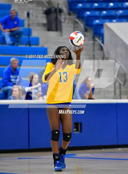 Thumbnail 3 in Fayetteville vs North Little Rock (AAA 7A 2nd Round Playoff) photogallery.